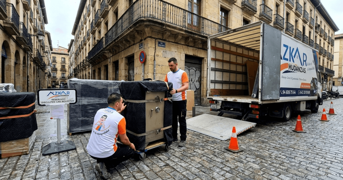 Servicio profesional de mudanzas caja fuerte bilbao con Azkar Mudanzas