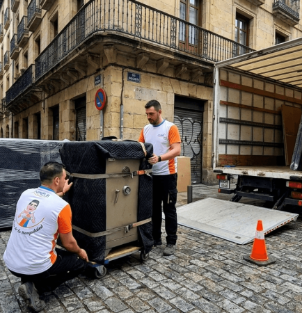Servicio profesional de mudanzas caja fuerte bilbao con Azkar Mudanzas