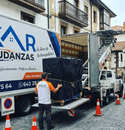 Servicio profesional de mudanzas Plentzia con embalaje y transporte seguro de mobiliario y cajas.