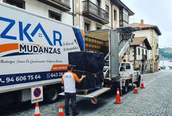 Servicio profesional de mudanzas Plentzia con embalaje y transporte seguro de mobiliario y cajas.