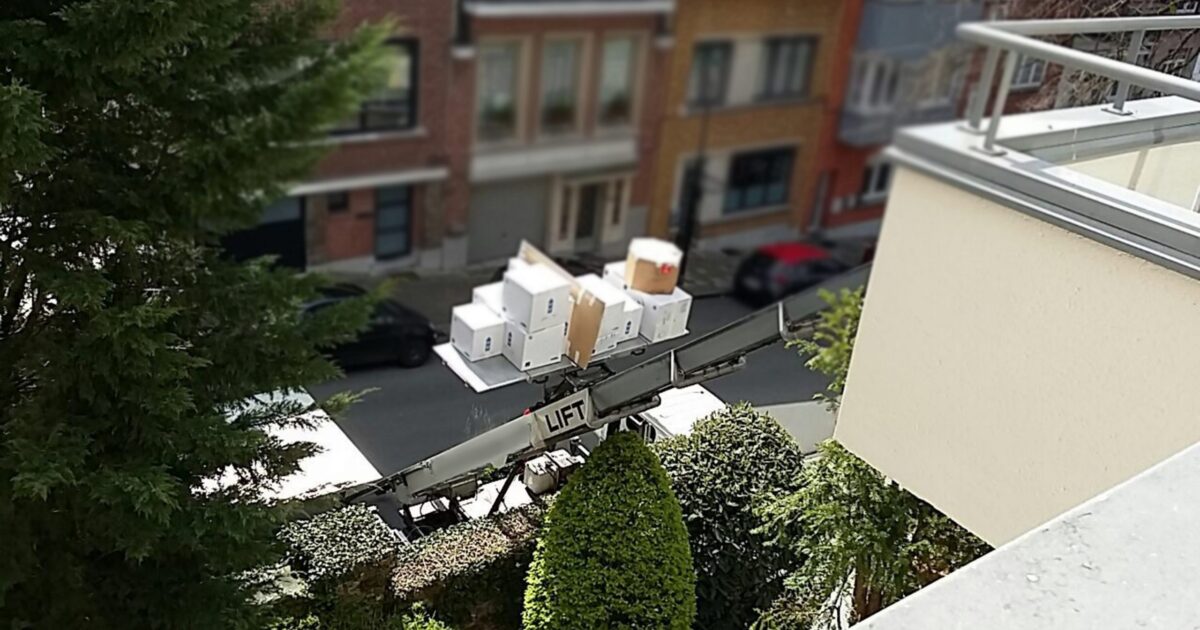 Todas las facilidades para mudanzas con plataforma elevadora