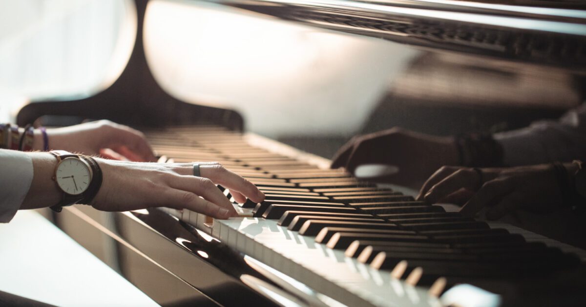 el traslado de un piano en una mudanza