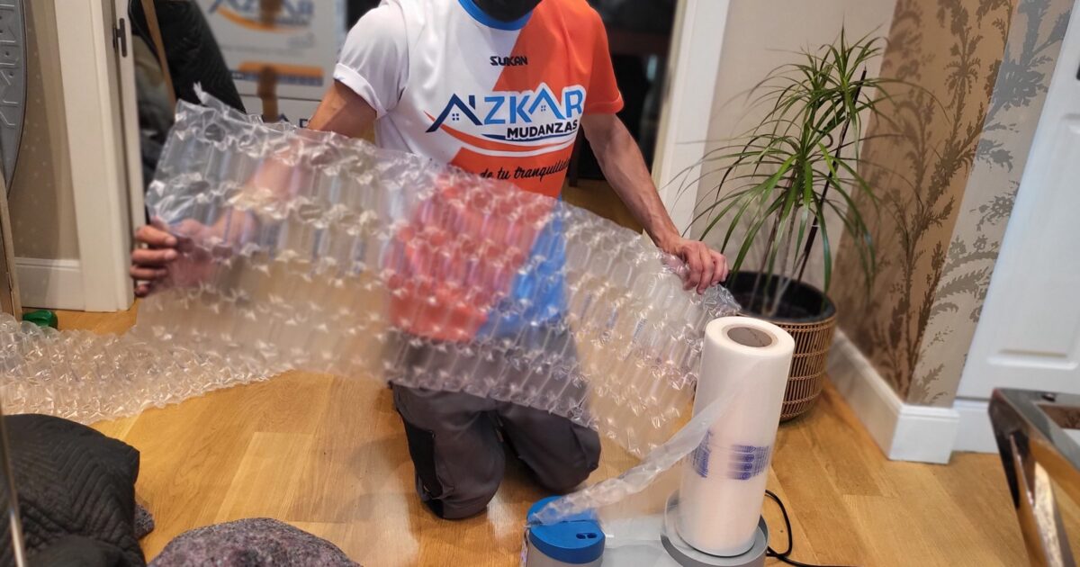 Embalar objetos de cristal - Azkar Mudanzas