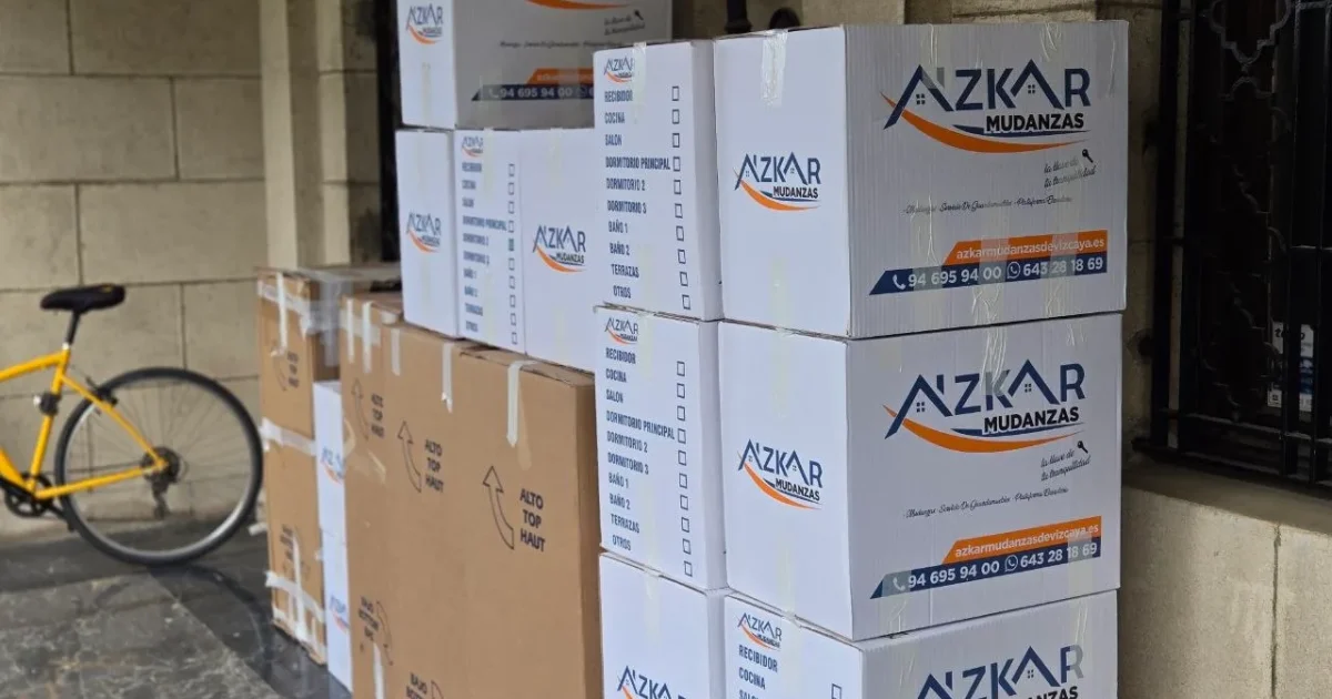 Cajas de mudanza de Azkar Mudanzas en una mudanza en Bilbao