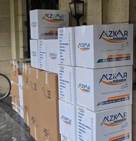 Cajas de mudanza de Azkar Mudanzas en una mudanza en Bilbao