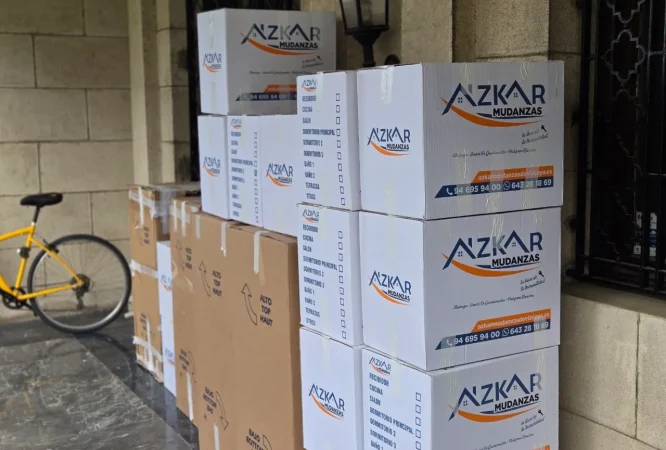 Cajas de mudanza de Azkar Mudanzas en una mudanza en Bilbao