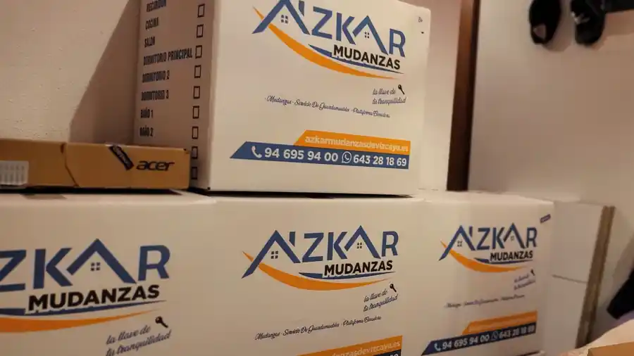 Cajas de Azkar Mudanzas preparadas para una mudanza por separación en Bilbao